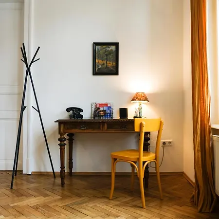 Stilvolles Apartment Im Zentrum Mit Parkplatz